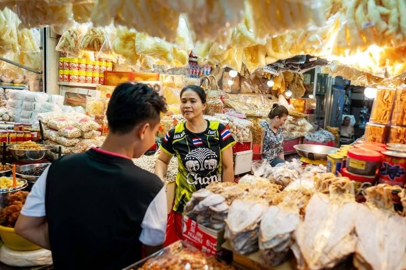 Friendly bargaining at a market